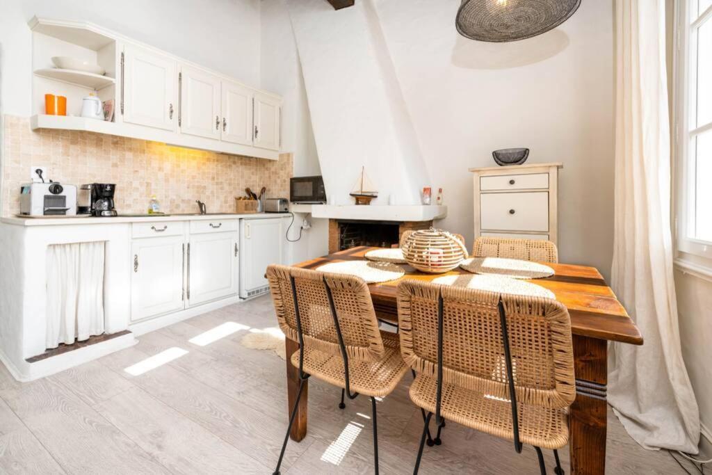 Appartement LE RAVISSANT - 50m du Port - très calme à Cassis Extérieur photo